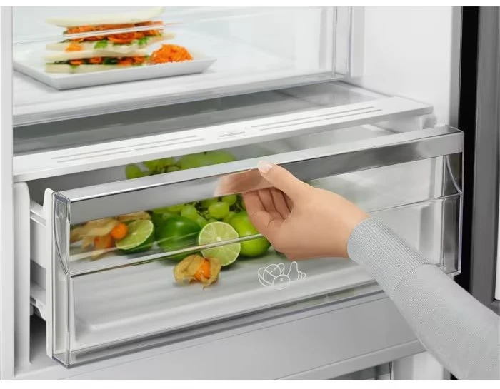Šaldytuvas Electrolux LNC7ME32X3