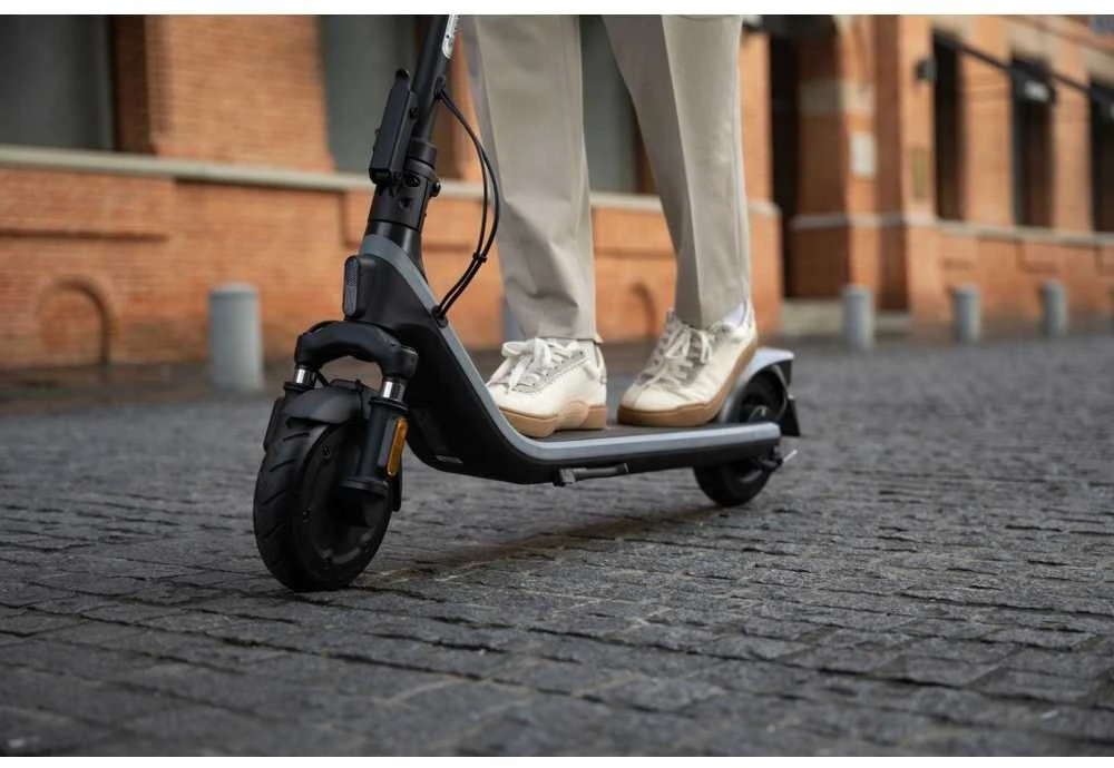 Elektrinis paspirtukas Segway E2 E II eKickScooter | 450 W | iki 20 km/h | 8.1" | Juodas/pilkas