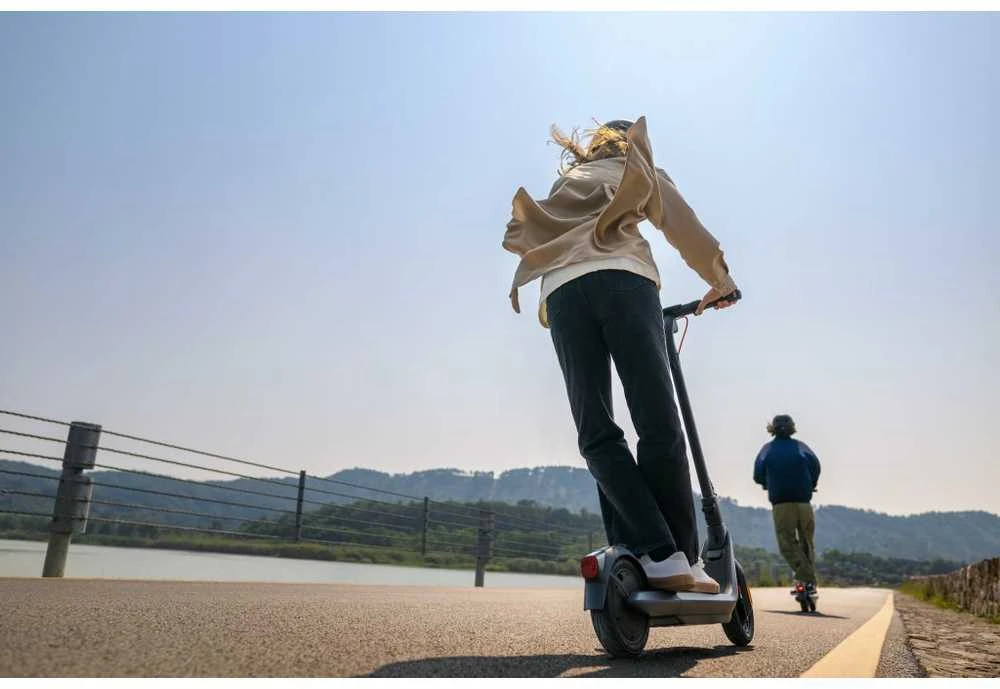 Ninebot by Segway Kickscooter E2 PRO E, Juodas | Segway