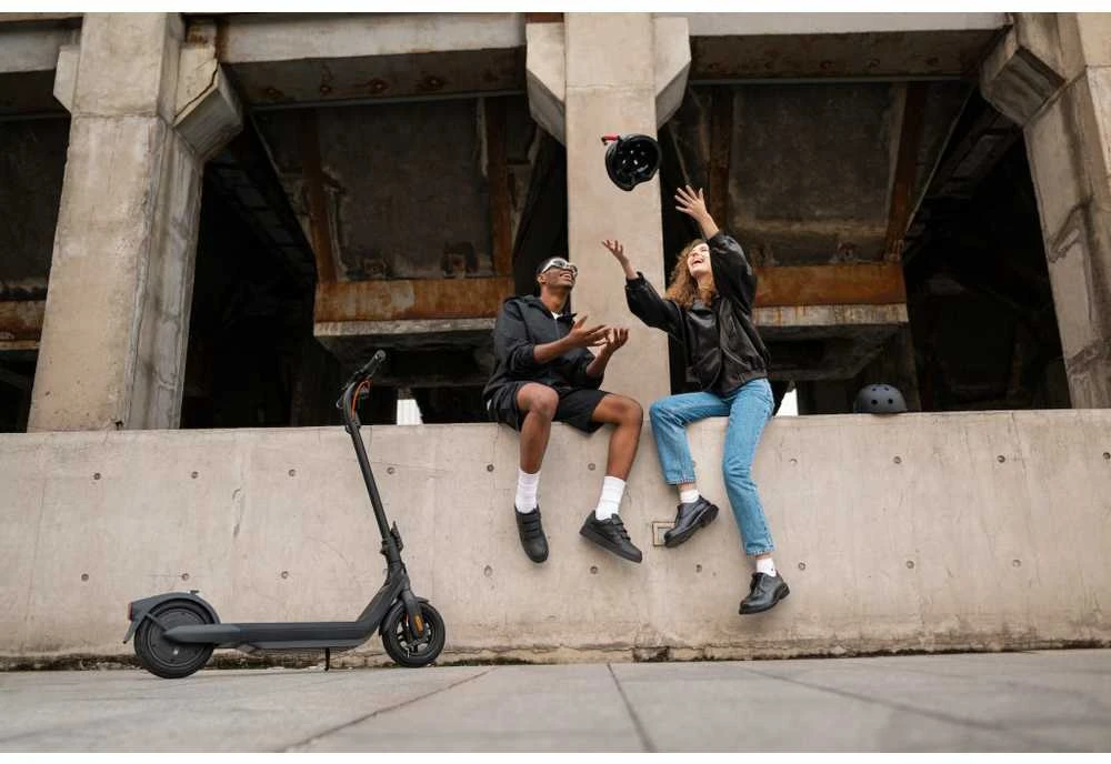 Ninebot by Segway Kickscooter E2 PRO E, Juodas | Segway