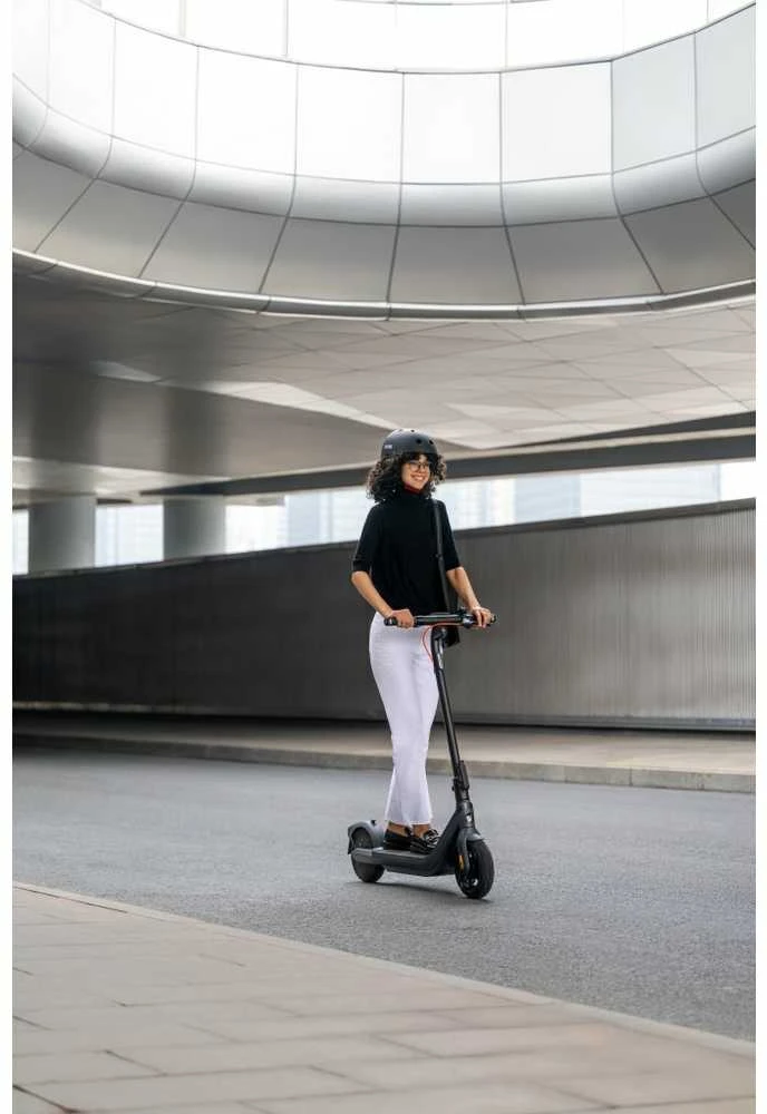 Ninebot by Segway Kickscooter E2 PRO E, Juodas | Segway