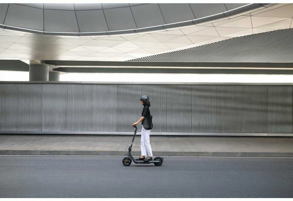 Ninebot by Segway Kickscooter E2 PRO E, Juodas | Segway