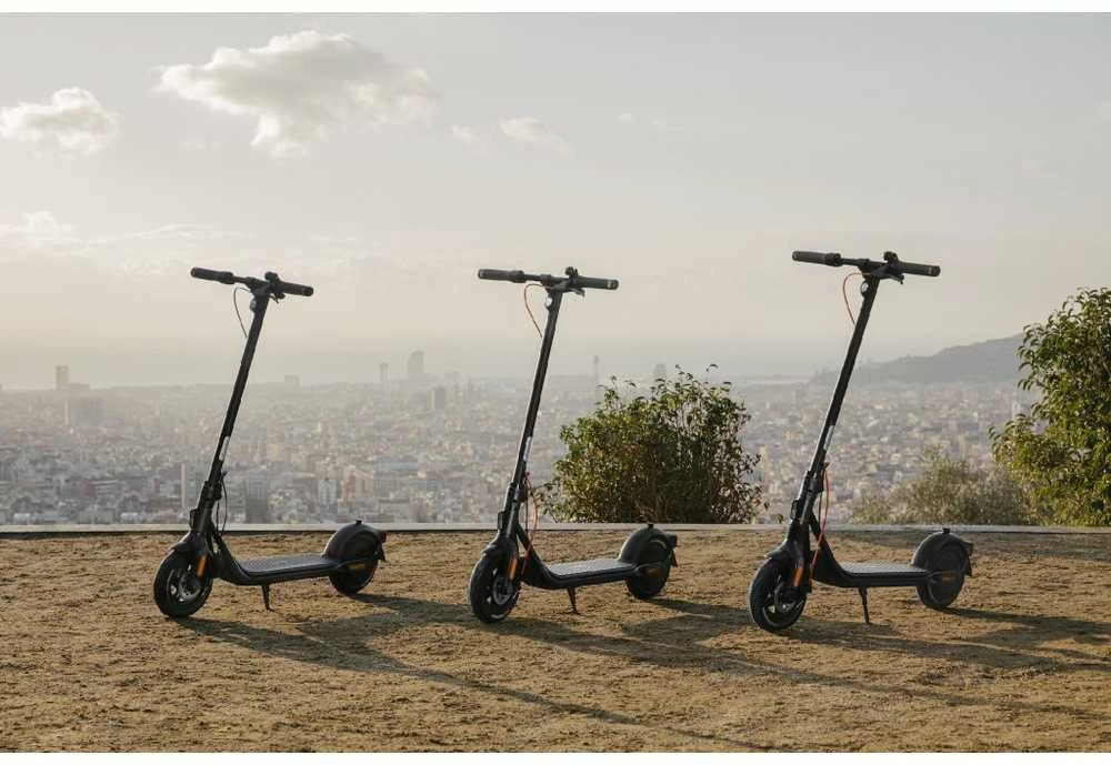 Elektrinis paspirtukas Ninebot by Segway Kickscooter F2 Pro E, Juodas