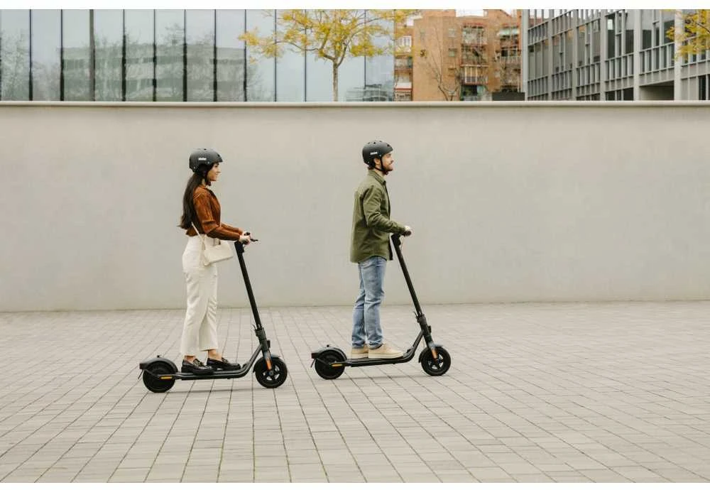 Elektrinis paspirtukas Ninebot by Segway Kickscooter F2 Pro E, Juodas