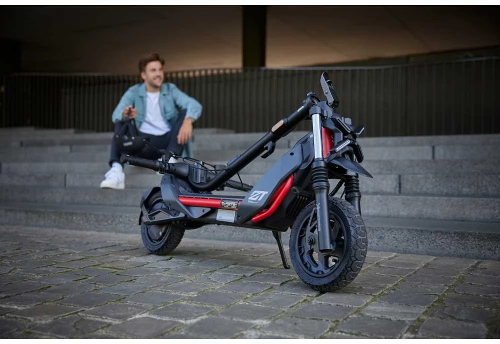 Elektrinis paspirtukas Segway Ninebot Kickscooter ZT3 Pro E | 1600 W | 25 km/h | 11" ratai | Juodas