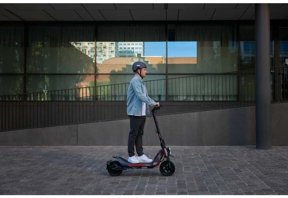 Elektrinis paspirtukas Segway Ninebot Kickscooter ZT3 Pro E | 1600 W | 25 km/h | 11" ratai | Juodas