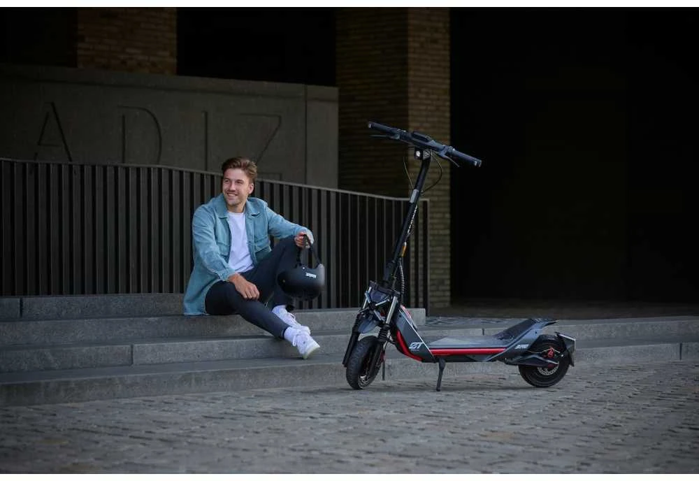Elektrinis paspirtukas Segway Ninebot Kickscooter ZT3 Pro E | 1600 W | 25 km/h | 11" ratai | Juodas