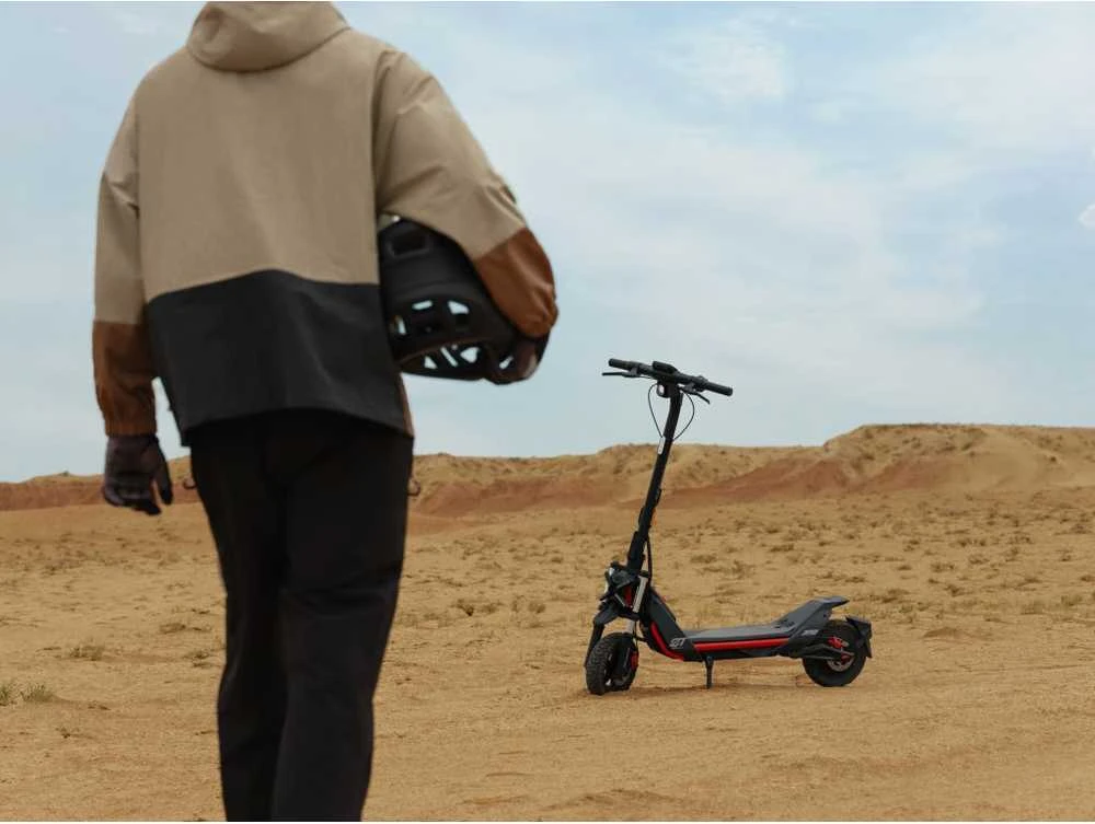 Elektrinis paspirtukas Segway Ninebot Kickscooter ZT3 Pro E | 1600 W | 25 km/h | 11" ratai | Juodas