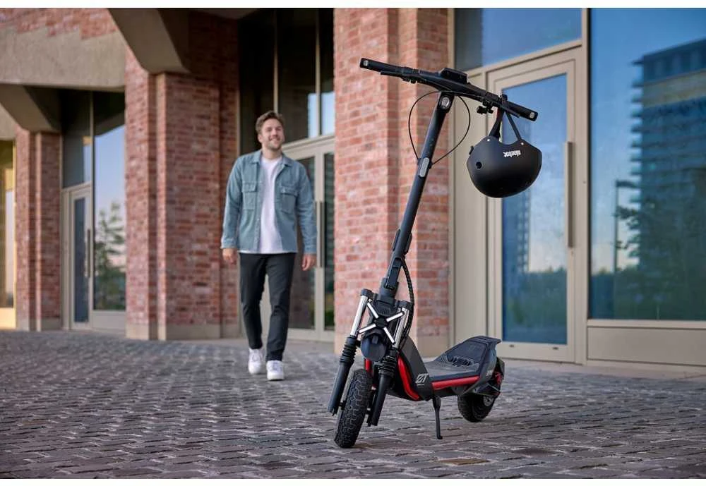 Elektrinis paspirtukas Segway Ninebot Kickscooter ZT3 Pro E | 1600 W | 25 km/h | 11" ratai | Juodas