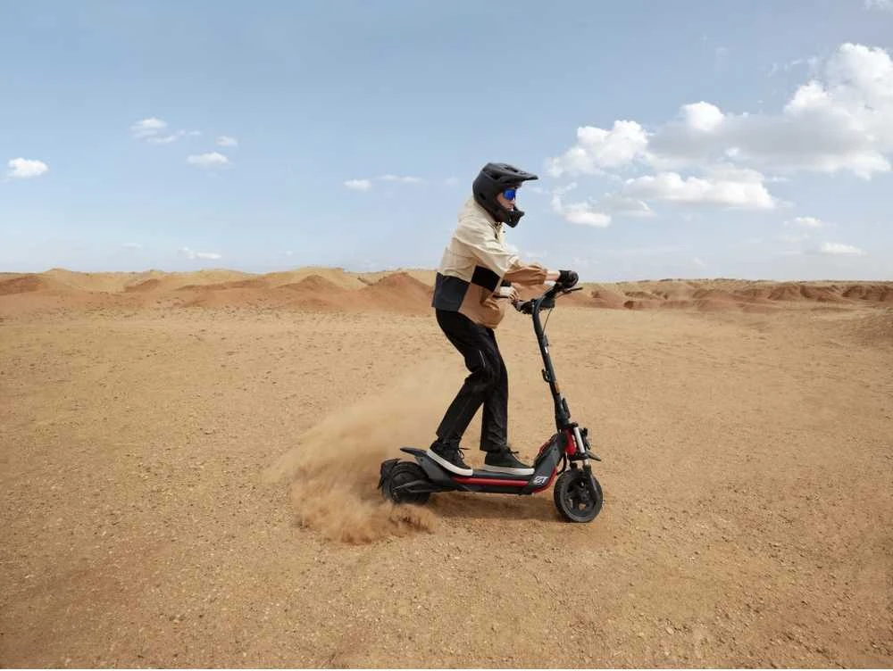 Elektrinis paspirtukas Segway Ninebot Kickscooter ZT3 Pro E | 1600 W | 25 km/h | 11" ratai | Juodas