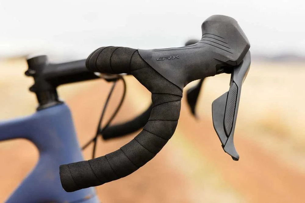SHIMANO stabdžių komplektas GRX Di2 BR-RX820/ST-RX825 galiniai BR/dešiniai ST FLAT MOUNT polimerai su aušintuvu SMBH90/1700m