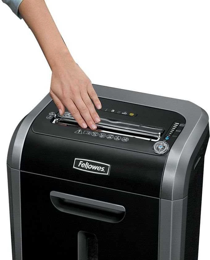 Fellowes Powershred 79Ci popieriaus smulkintuvas naudojimo metu