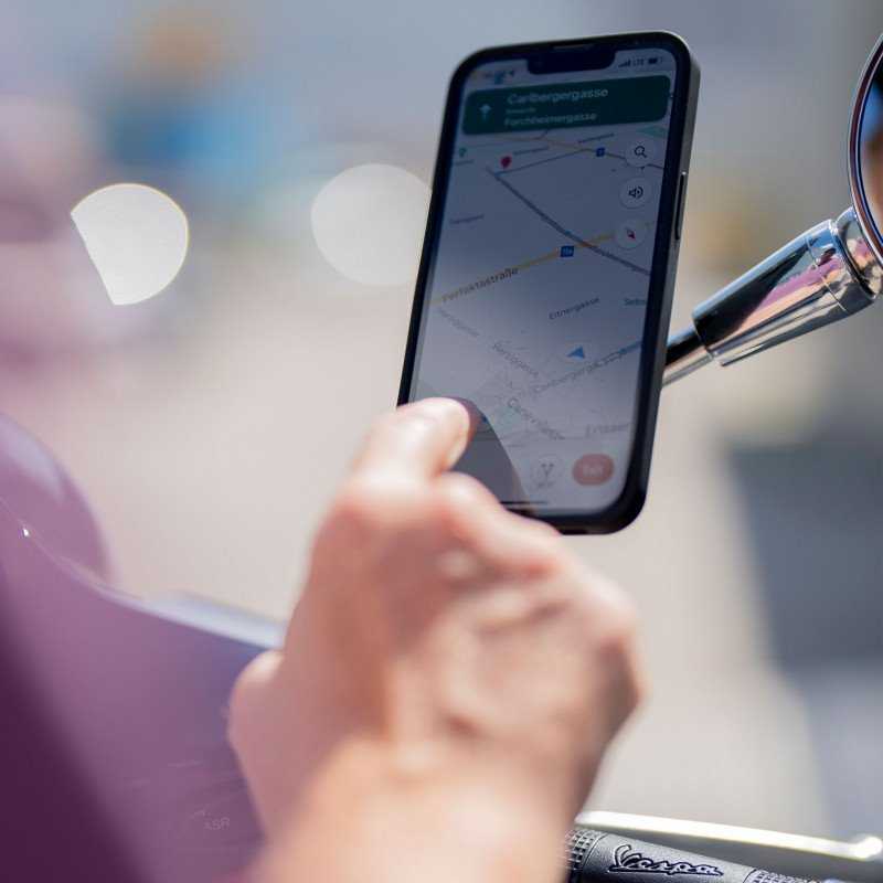 SP Connect Mirror Mount Pro SPC+ telefono laikiklis paspirtukui / motociklui – tvirtinimas prie veidrodėlio – juodas