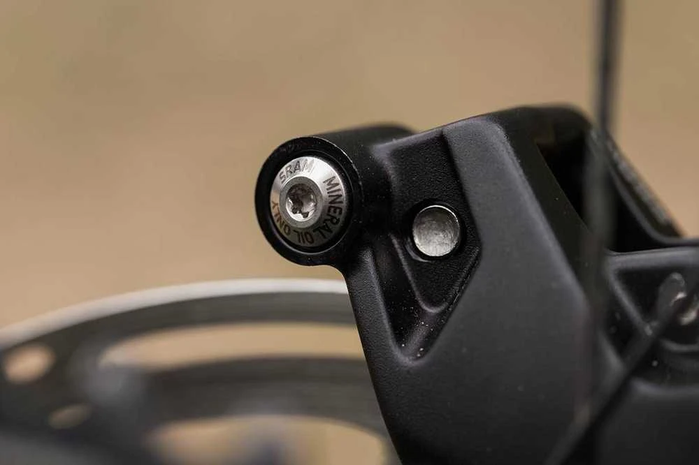 SRAM DB8 - matinės juodos spalvos, priekinis, 950 mm žarna, priekinis stabdys