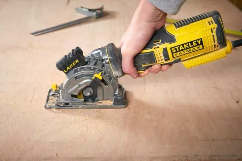 Diskinis pjūklas Stanley FME380K