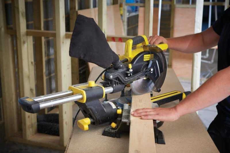 Stanley FME721 1500W 216mm skersinis pjūklas