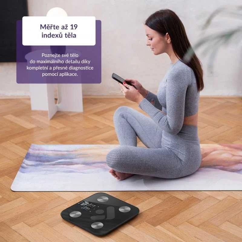 Svarstyklės TrueLife FitScale W6 BT – Bioelektrinės varžos „Bluetooth“ skalė – juoda