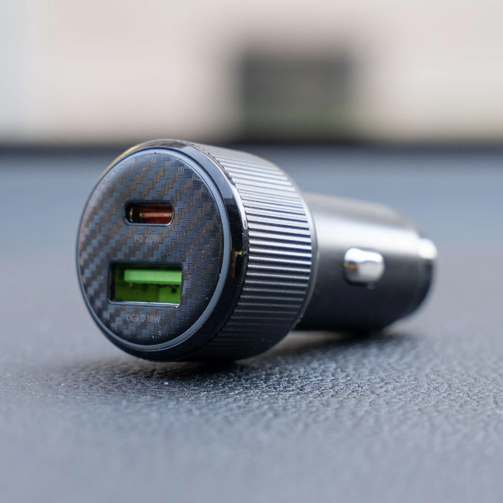 „Swissten PD USB-C“ / USB automobilinis įkroviklis 38 W su USB-C - USB-C laidas 1 m