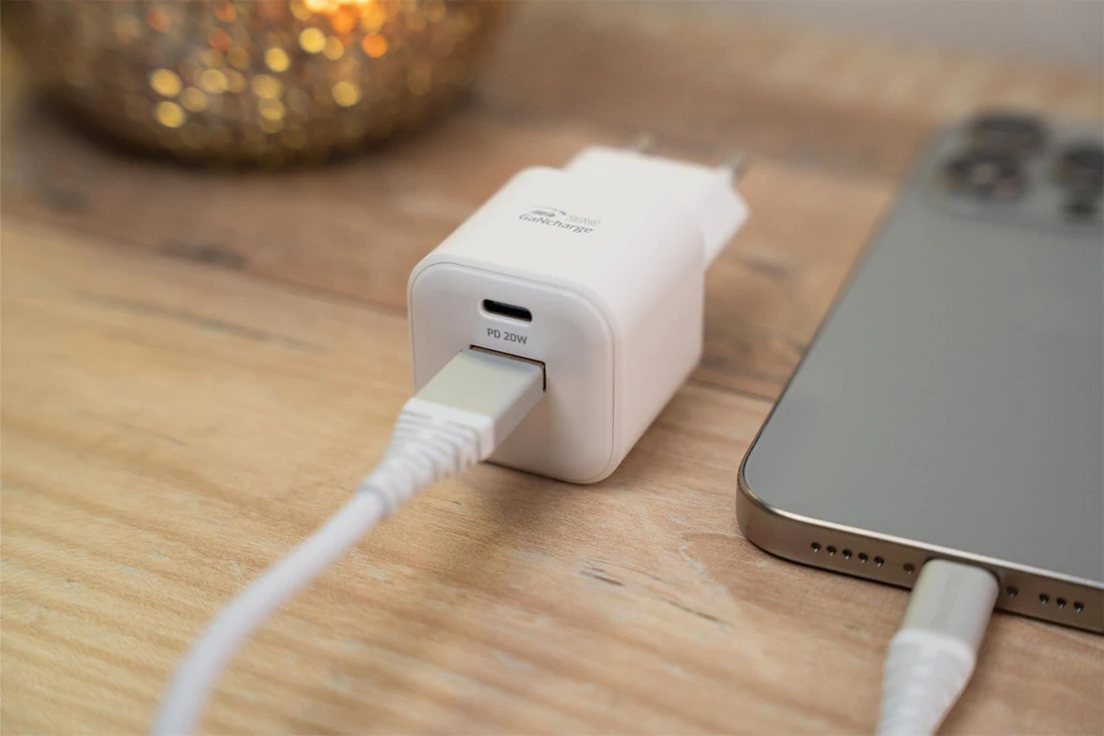 Swissten kelioninis įkroviklis GaN USB-C 20W PD / USB-A 18W QC