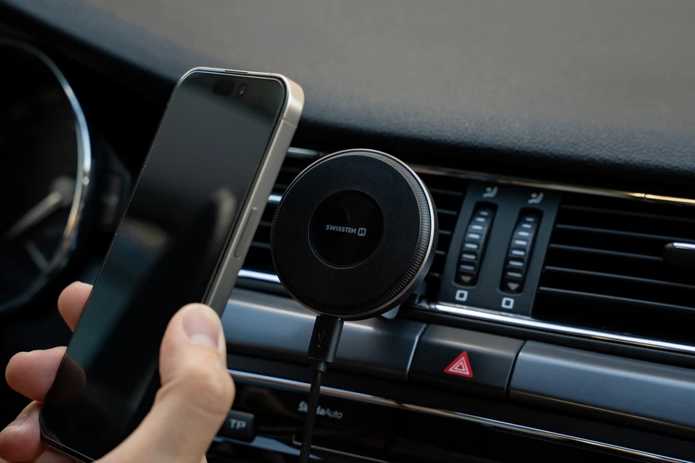 „Swissten Airhold“ magnetinis automobilio laikiklis su belaidžiu įkrovikliu 15 W / 7,5 W (suderinamas su „MagSafe“)