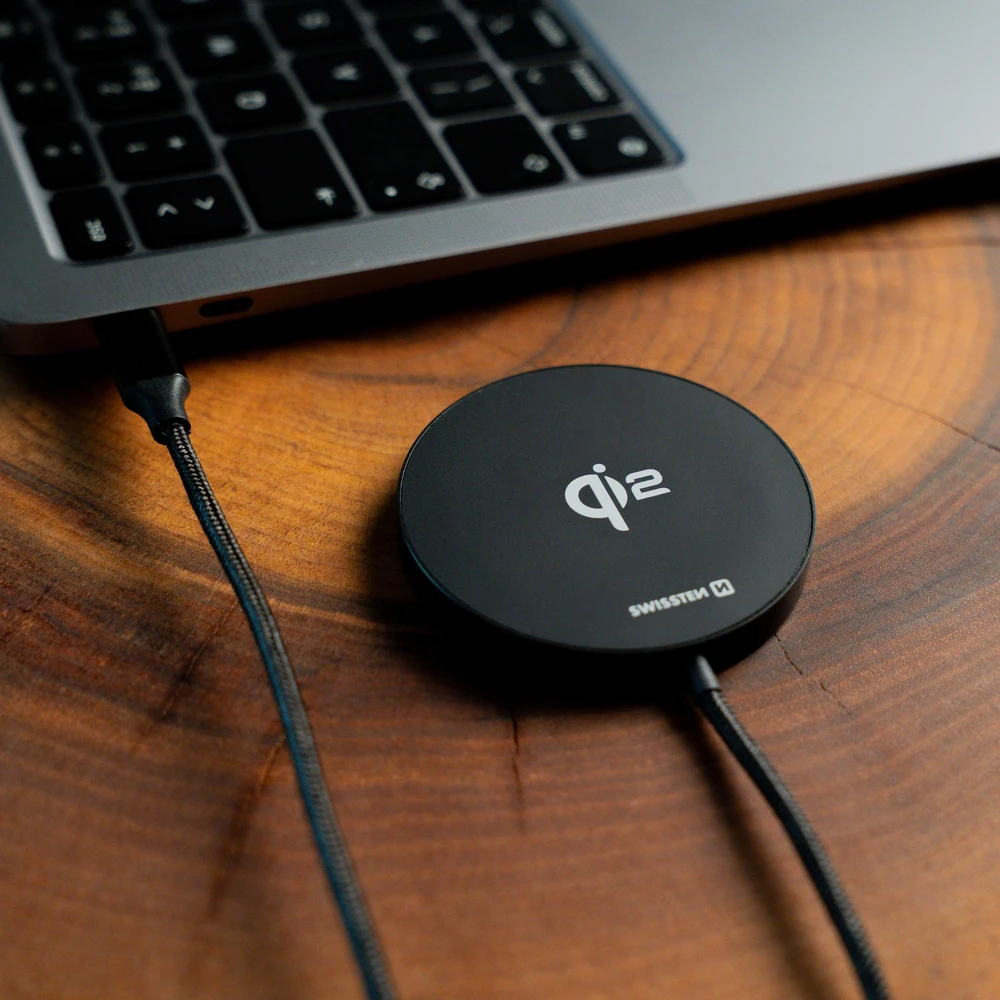 „Swissten MagPuck Qi2“ belaidis įkroviklis, 1,5 m (suderinamas su „MagSafe“)