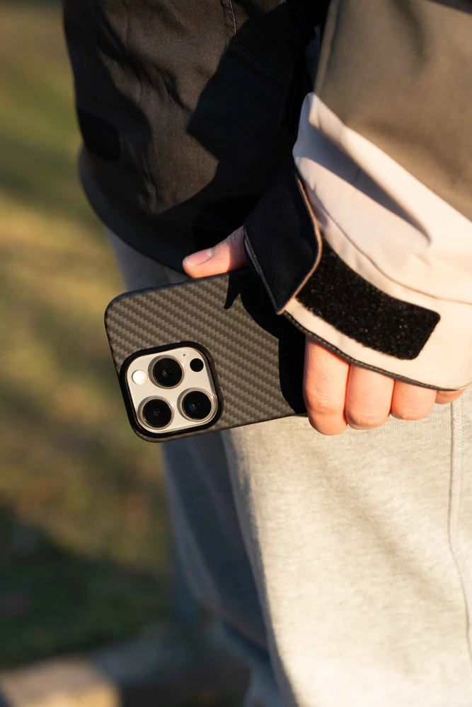 Dėklas SWISSTEN MagCarbon pouzdro pro Apple iPhone 15 Pro Max juoda