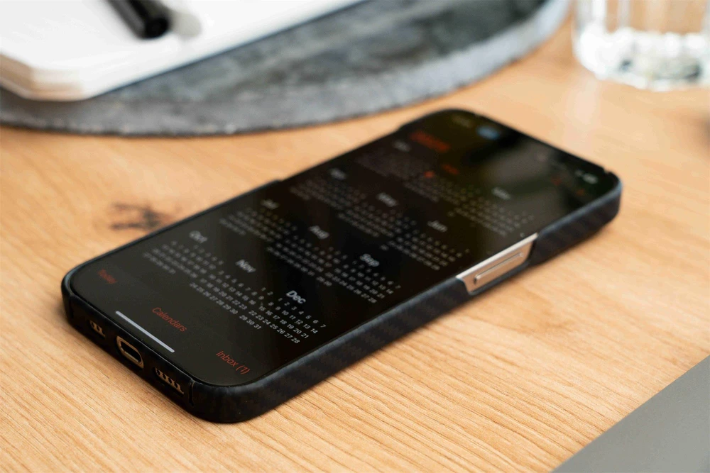 Dėklas SWISSTEN MagCarbon pouzdro pro Apple iPhone 15 Pro Max juoda