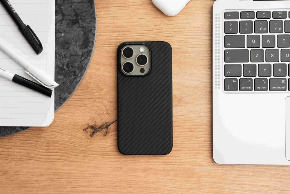 Dėklas SWISSTEN MagCarbon pouzdro pro Apple iPhone 14 Pro Max juoda