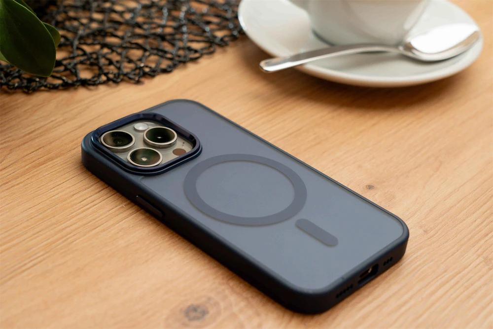 Swissten „MagStick Flex“ dėklas, skirtas „Apple iPhone 17 Pro Max“.