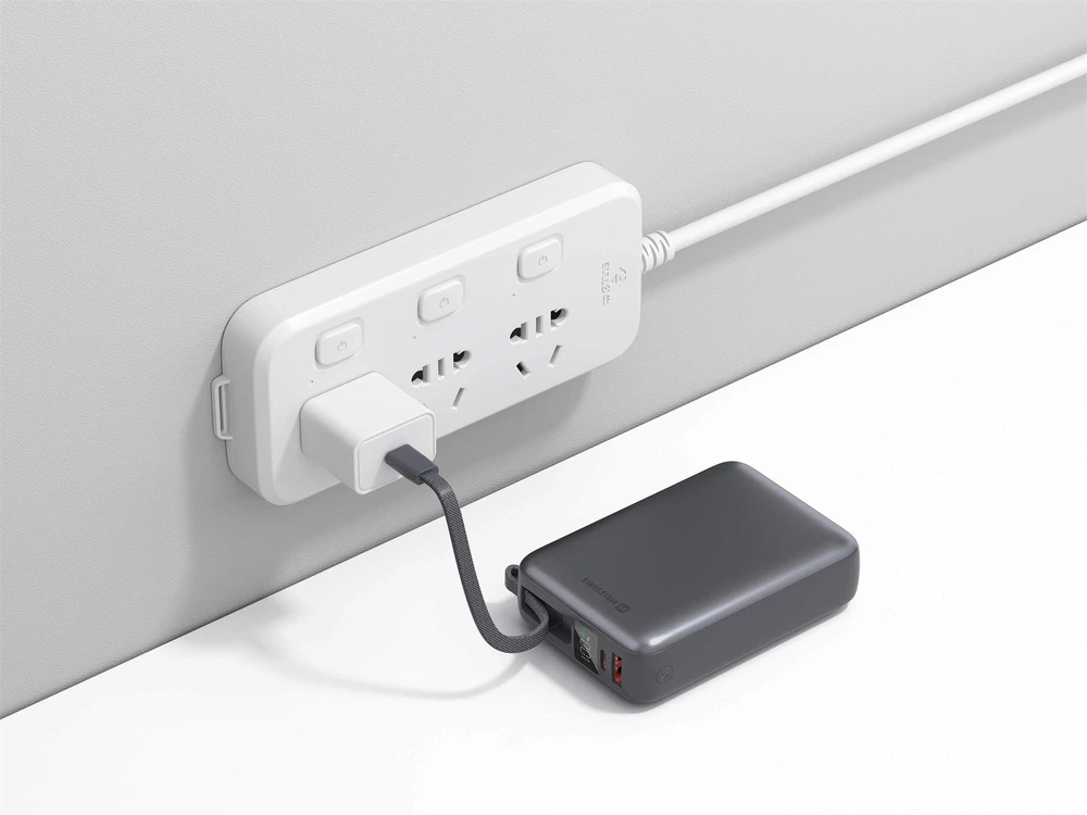 „Swissten“ išorinė baterija 20000 mAh 45 W su integruotu USB-C laidu