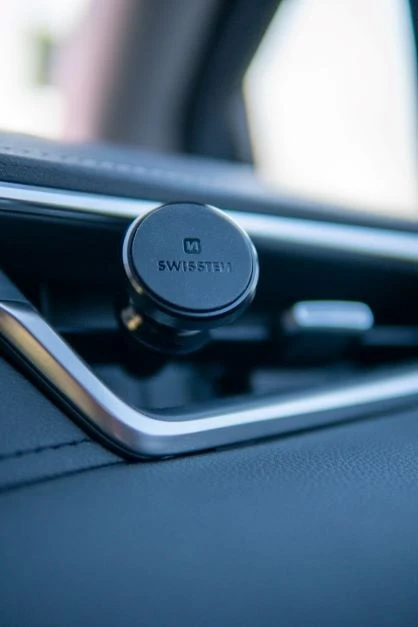 Swissten S-Grip AV-M9 universalus automobilio oro ventiliacijos laikiklis, skirtas įrenginiams