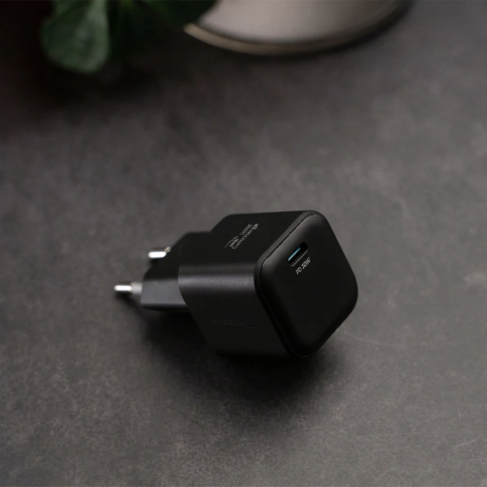 SWISSTEN Síťový adaptér GaN USB-C + datový kabelis USB-C - USB-C 1.2m juoda