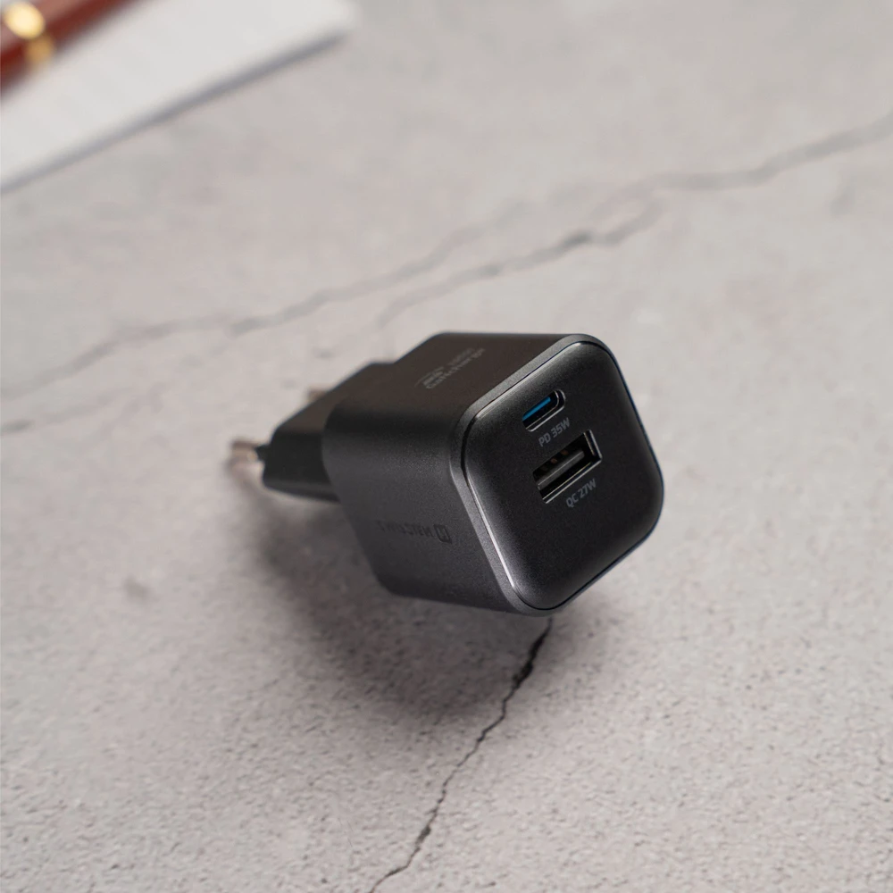 Swissten kelioninis įkroviklis GaN USB-C 35W PD / USB-A 27W QC