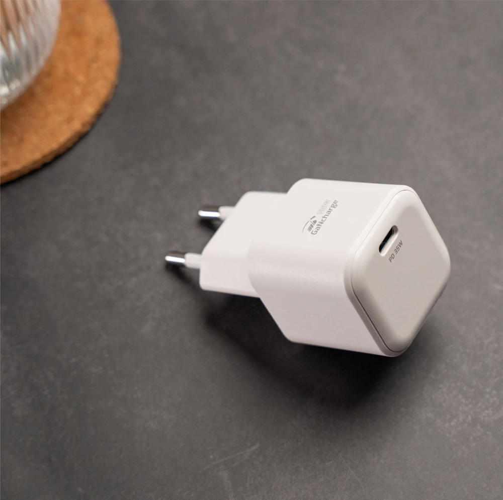 „Swissten“ kelioninis įkroviklis GaN USB-C 35 W PD + duomenų kabelis USB-C – „Lightning“ 1,2 m
