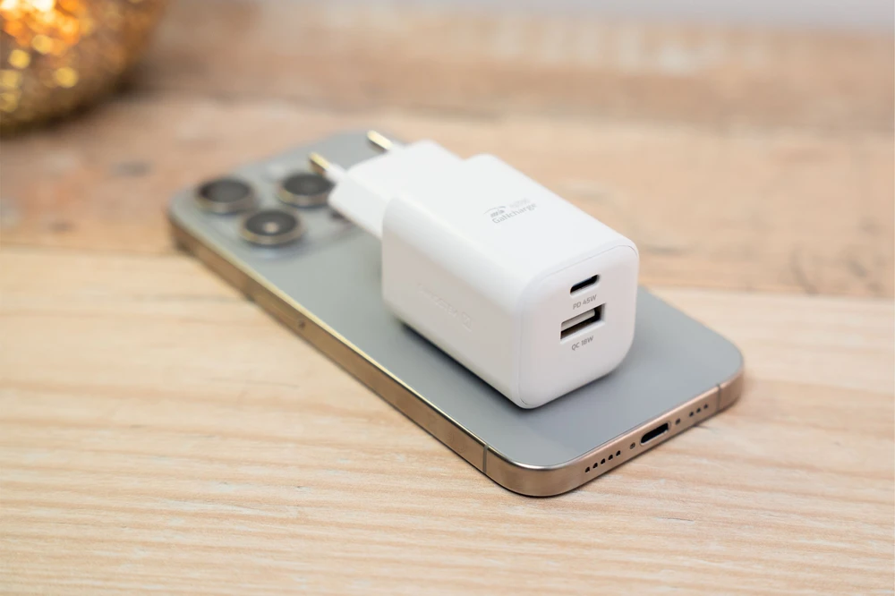 Swissten kelioninis įkroviklis GaN USB-C / PD USB-A / 18W QC / 45W