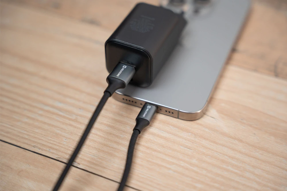 Swissten kelioninis įkroviklis GaN USB-C / PD USB-A / 18W QC / 45W