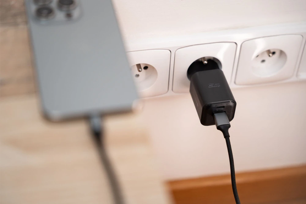 Swissten kelioninis įkroviklis GaN USB-C / PD USB-A / 18W QC / 45W