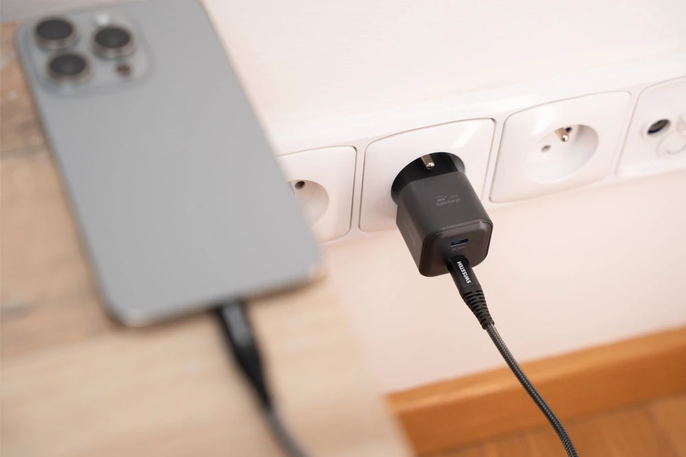 Swissten GaN PD 2x USB-C kelioninis įkroviklis 20W