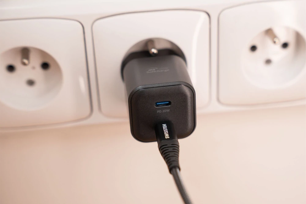 Swissten GaN PD 2x USB-C kelioninis įkroviklis 20W
