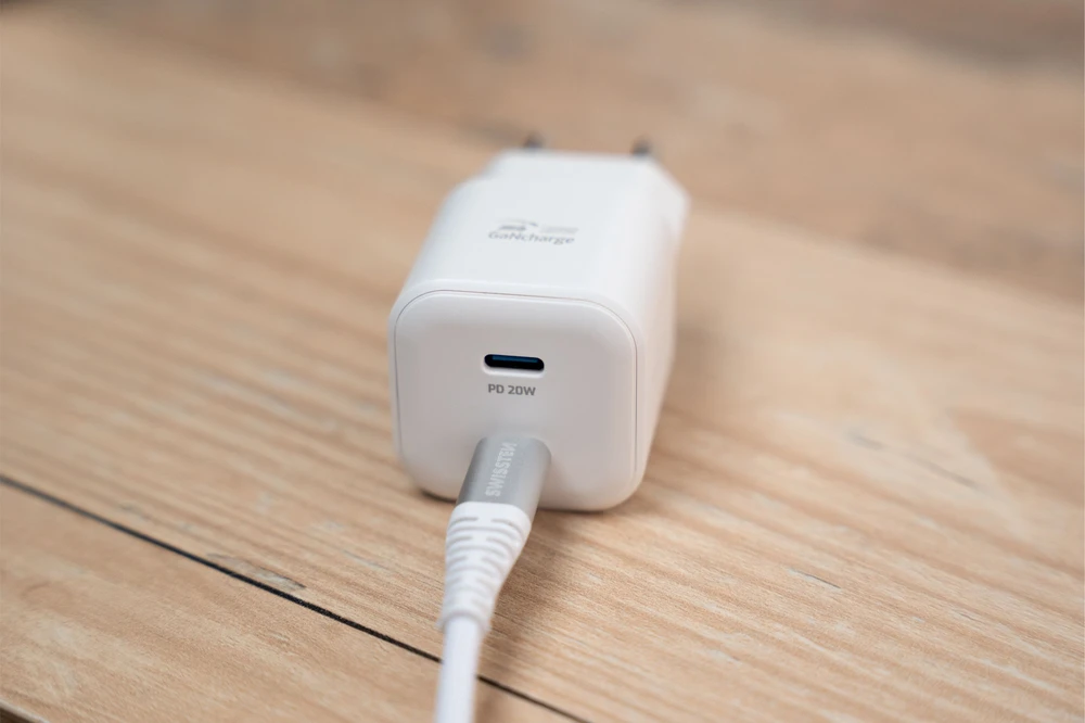 Swissten GaN PD 2x USB-C kelioninis įkroviklis 20W