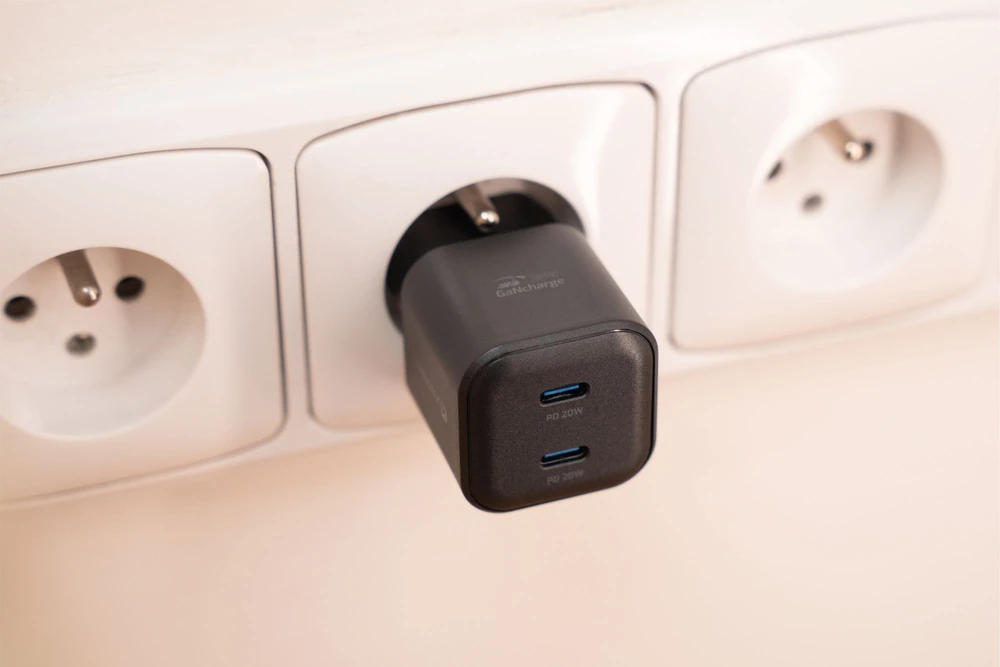 Swissten GaN PD 2x USB-C kelioninis įkroviklis 20W