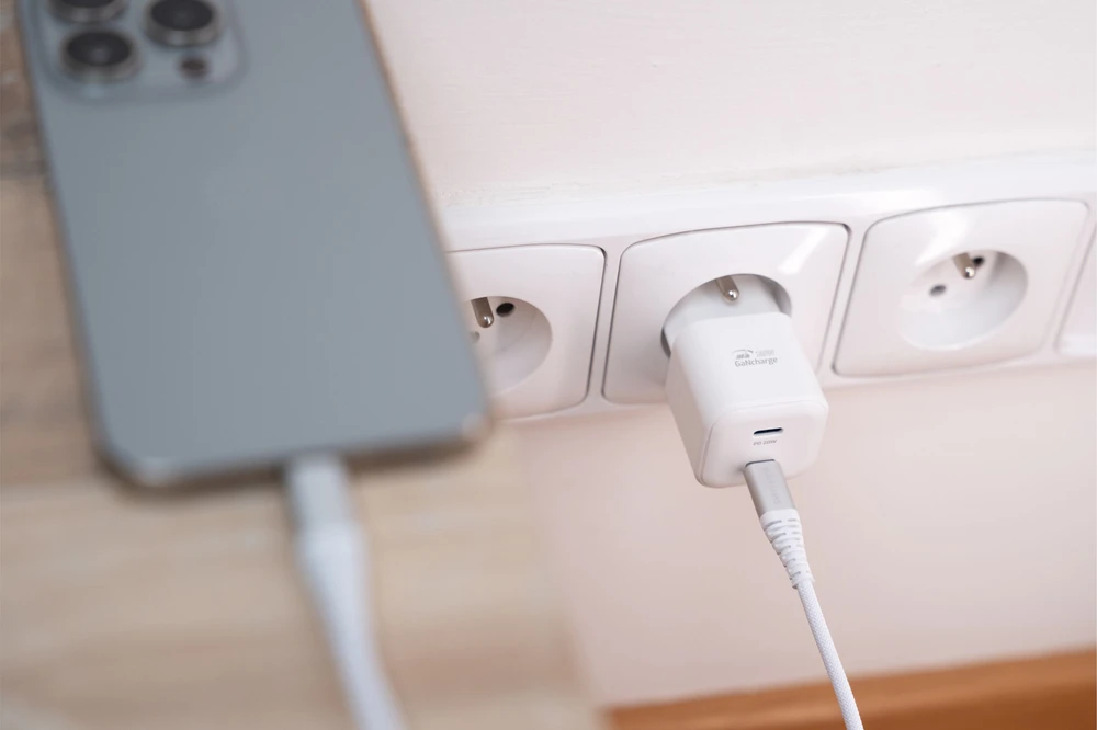 Swissten GaN PD 2x USB-C kelioninis įkroviklis 20W