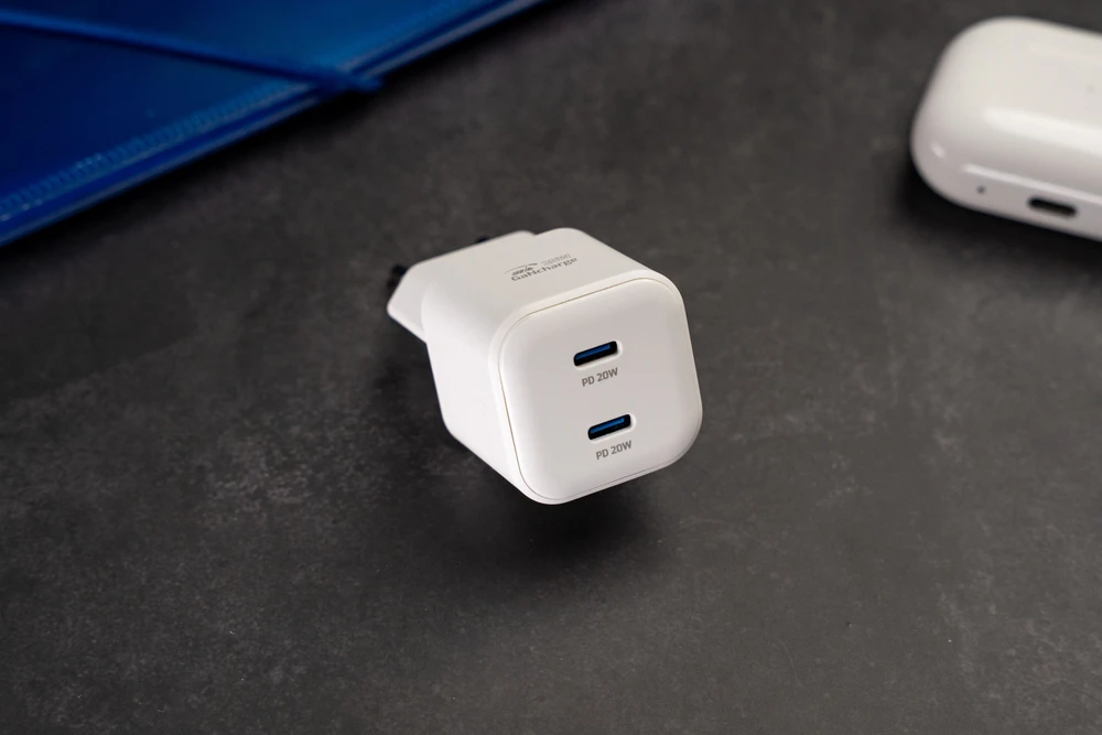 Swissten GaN PD 2x USB-C kelioninis įkroviklis 20W