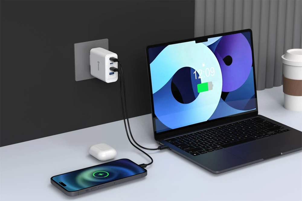 Įkroviklis Swissten SWISSTEN tinklo adapteris CORE GaN 100W, 4 prievadų, 2x USB-C PD 100W + 1x USB-C PD 20W + 1x US