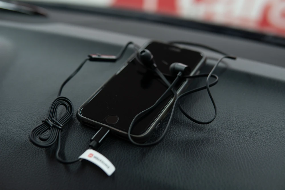 SWISSTEN Dokanałowe Ausinės su mikrofonu do iPhone YS500