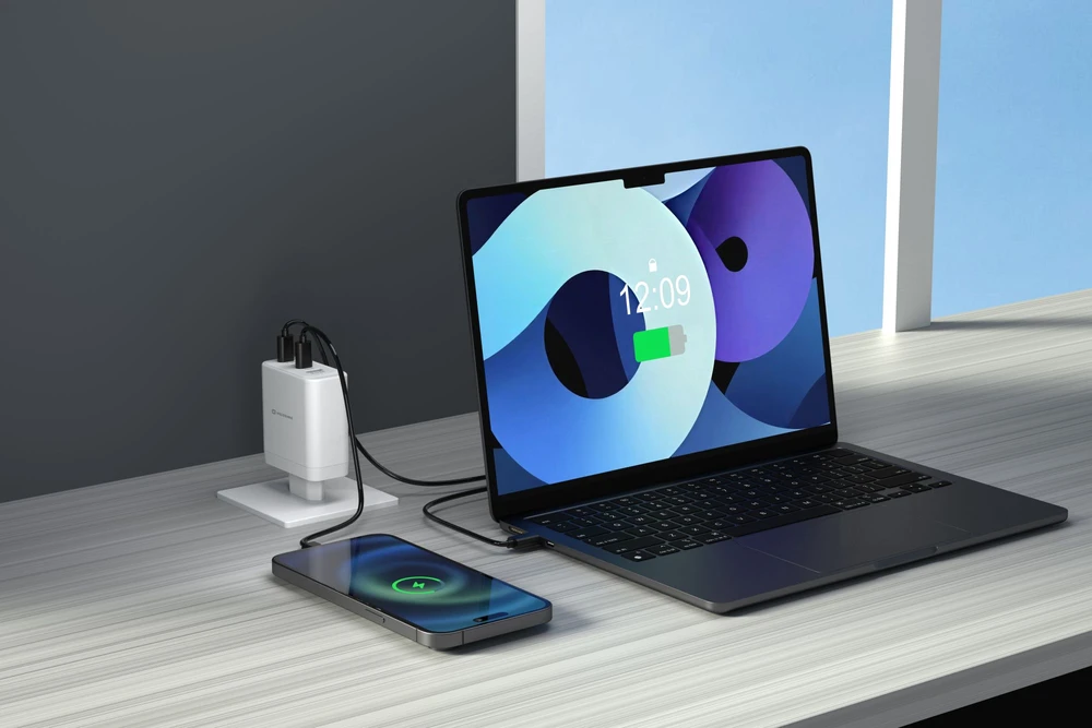 Įkroviklis Swissten SWISSTEN tinklo adapteris CORE GaN 100W, 4 prievadų, 2x USB-C PD 100W + 1x USB-C PD 20W + 1x US