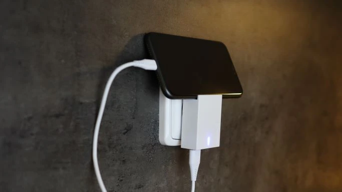 Swissten įkroviklis 2x USB-A 3 A (22047000)