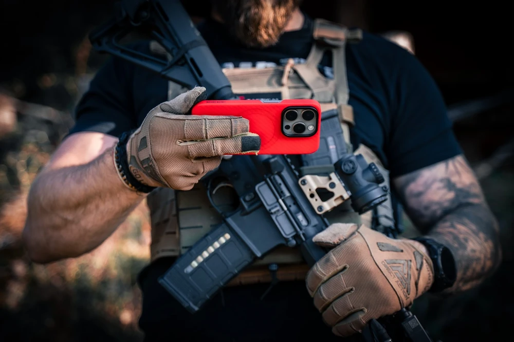 Tactical MagForce Aramid Bloody Mary Limited Edition skirtas Apple iPhone 14 Pro Max dėklas telefonui