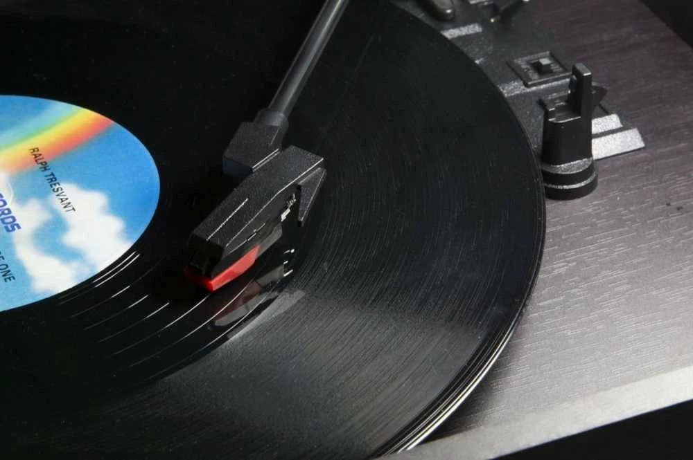 „Technaxx“ skaitmenina vinilo plokšteles, kasetes, kompaktinius diskus, radiją, turi AUX-IN ir „Bluetooth“ funkcijas