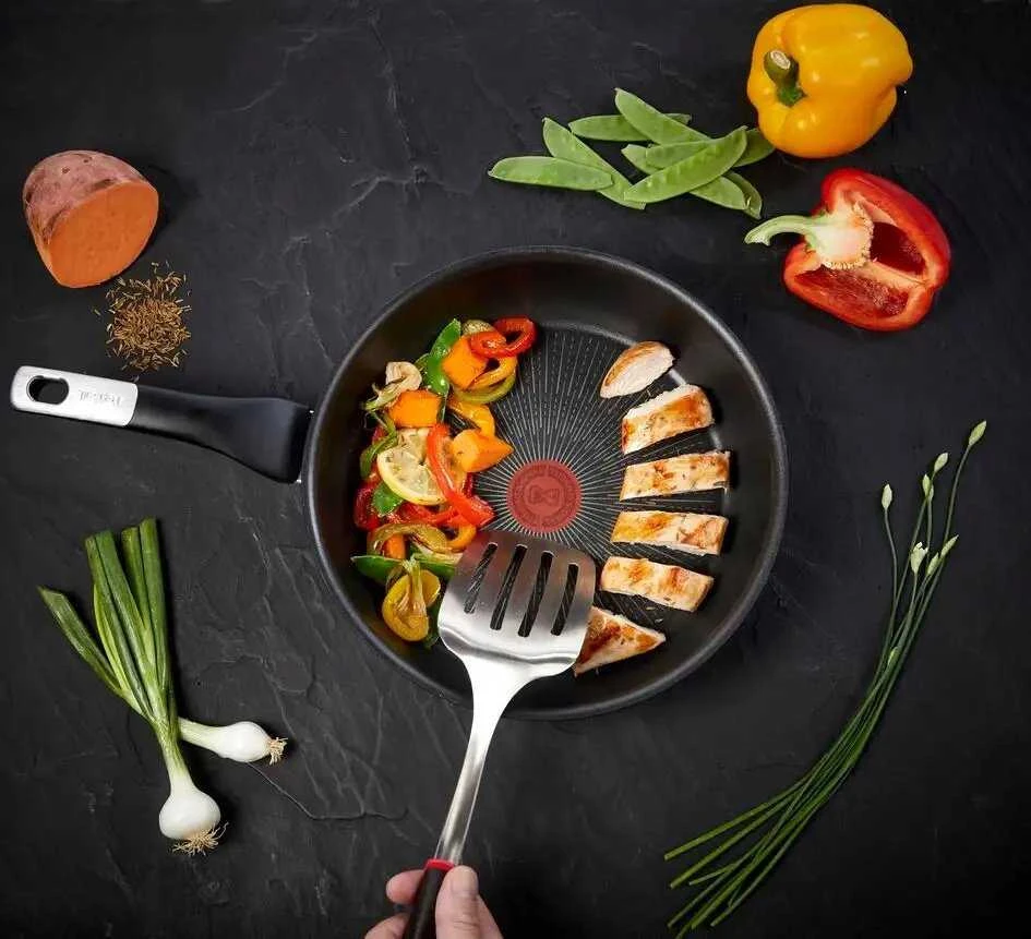 TEFAL | Pan | G2550572 Neribota | Kepimas | Skersmuo 26 cm | Tinka indukcinei kaitlentei | Fiksuota rankena | Juodas - Noir